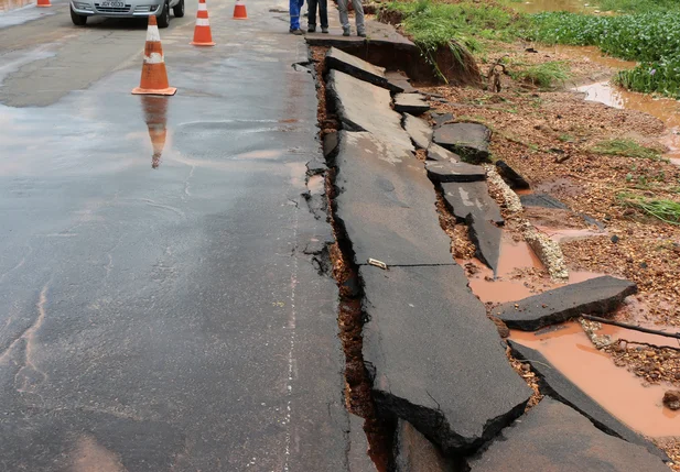 PRF foi acionada para controlar o fluxo de veículos na BR 343