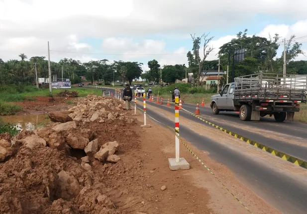 Barreira de contenção implantada no trecho da BR-343
