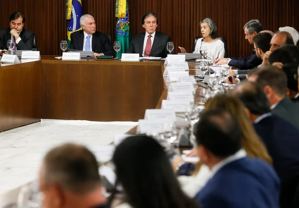 Michel Temer oferece a governadores empréstimo de R$ 42 bilhões 