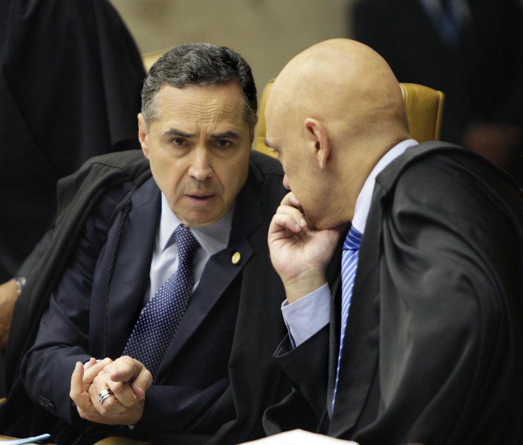 Ministro Luís Roberto Barroso com ministro Alexandre de Moraes