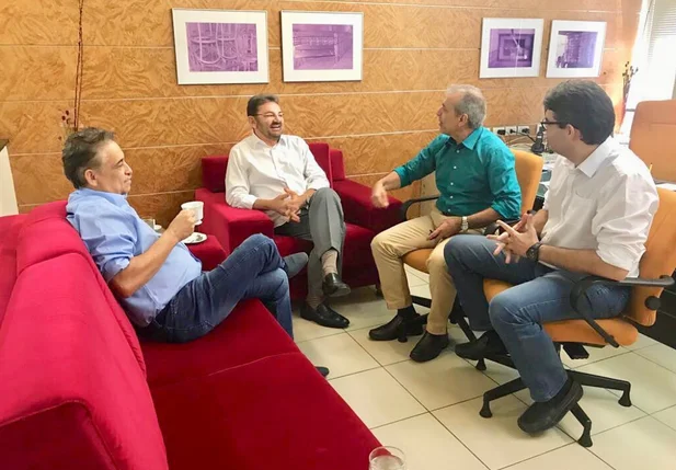 Oposição se reúne para tratar estratégias para as eleições
