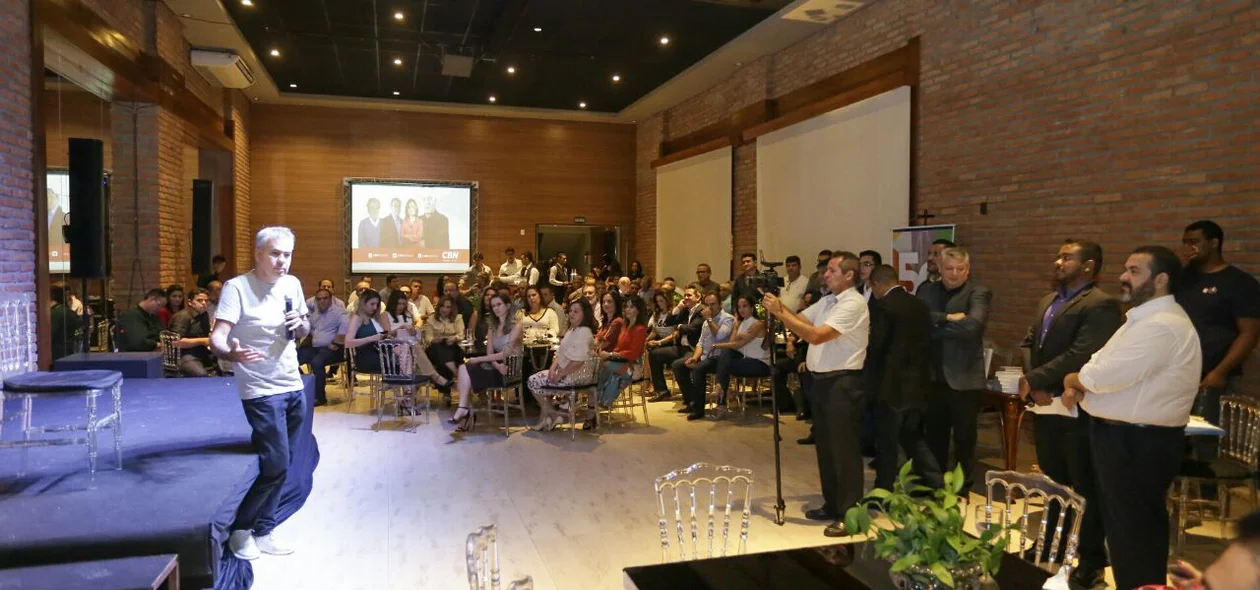 Palestra de Mário Rosa foi realizada no evento