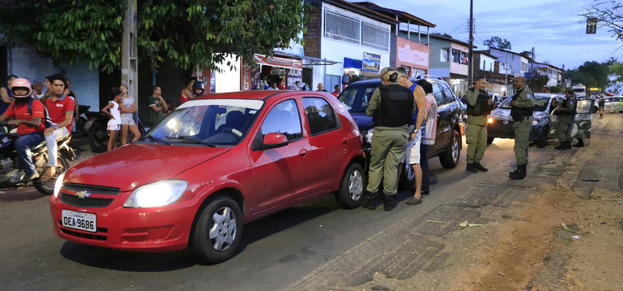 Acidente envolvendo um Celta e Rav4