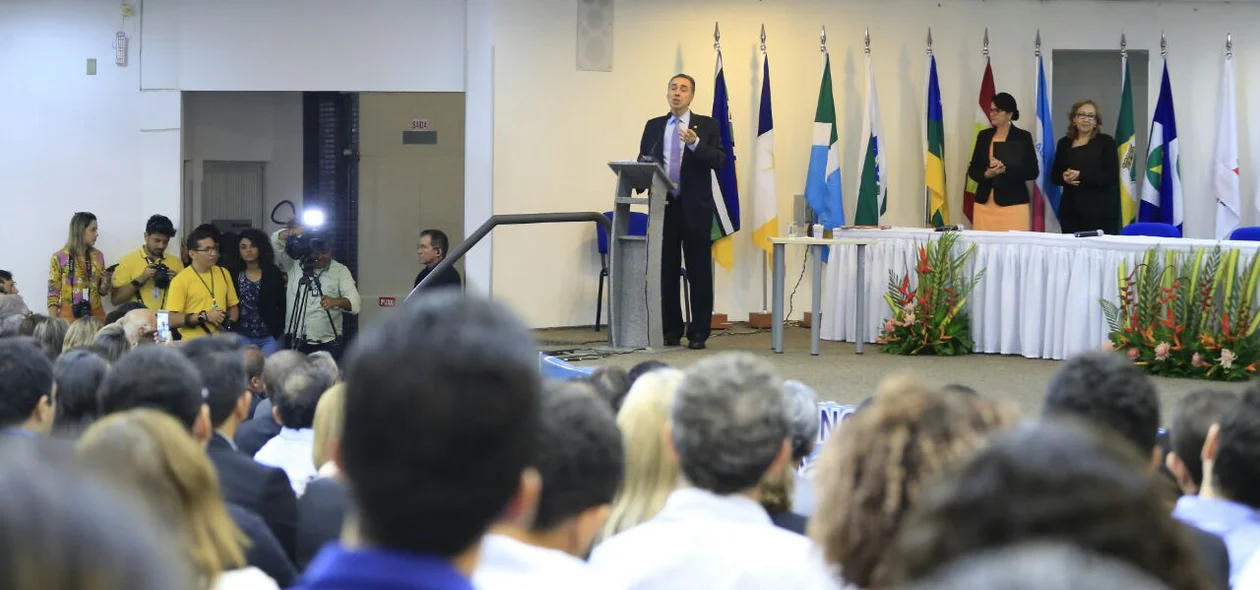 Luís Roberto Barroso ministra palestra no I Simpósio de Inteligência Institucional do Tribunal de Contas do Estado