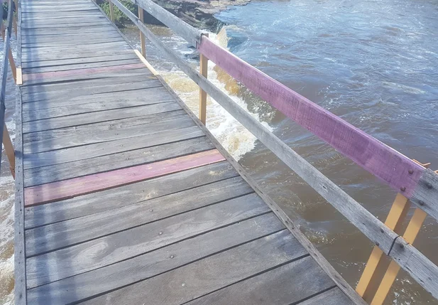Passarela dá acesso a visitação de turistas à Cachoeira do Urubu