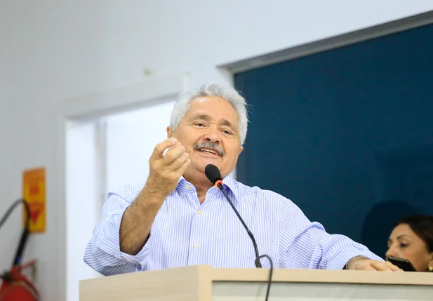 Senador Elmano Férrer 