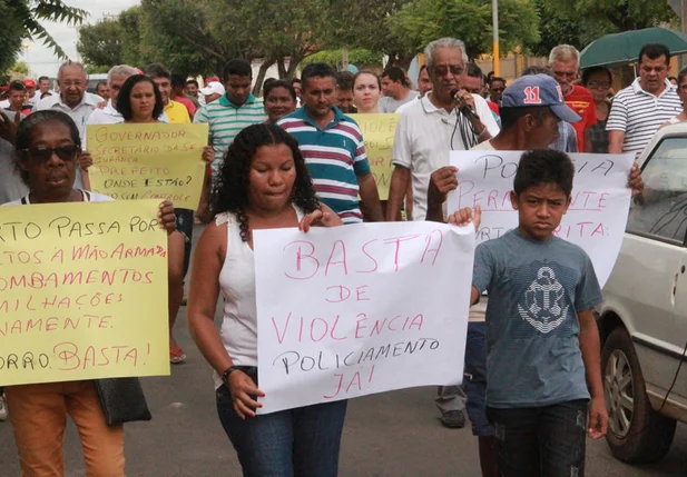 Moradores de Porto na manifestação que aconteceu na manhã deste domingo