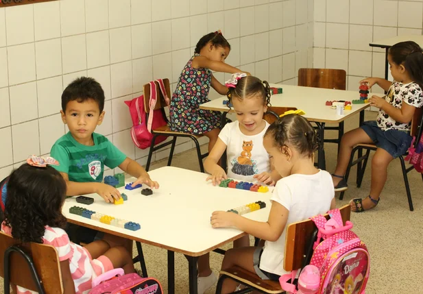 Início das aulas em Altos