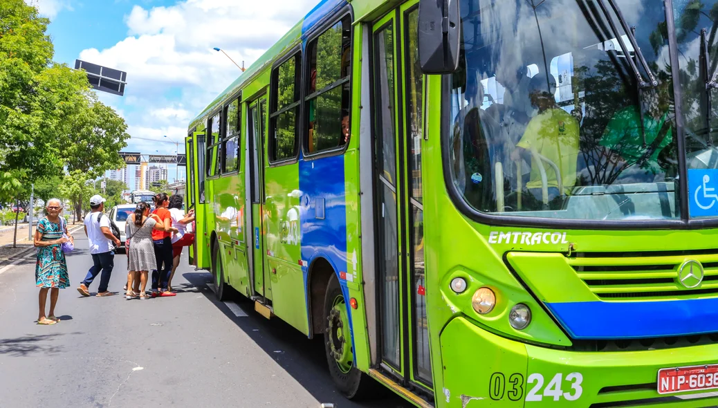 Passageiros tiveram que pegar outro ônibus para seguir viajem