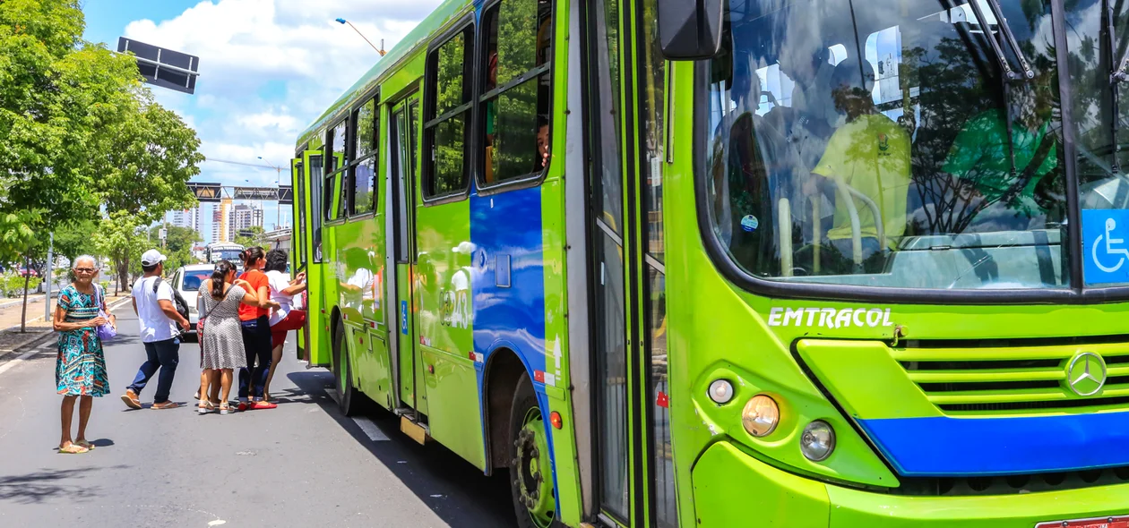 Passageiros tiveram que pegar outro ônibus para seguir viajem