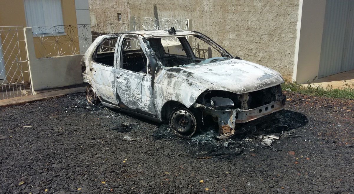 Viatura incendiada