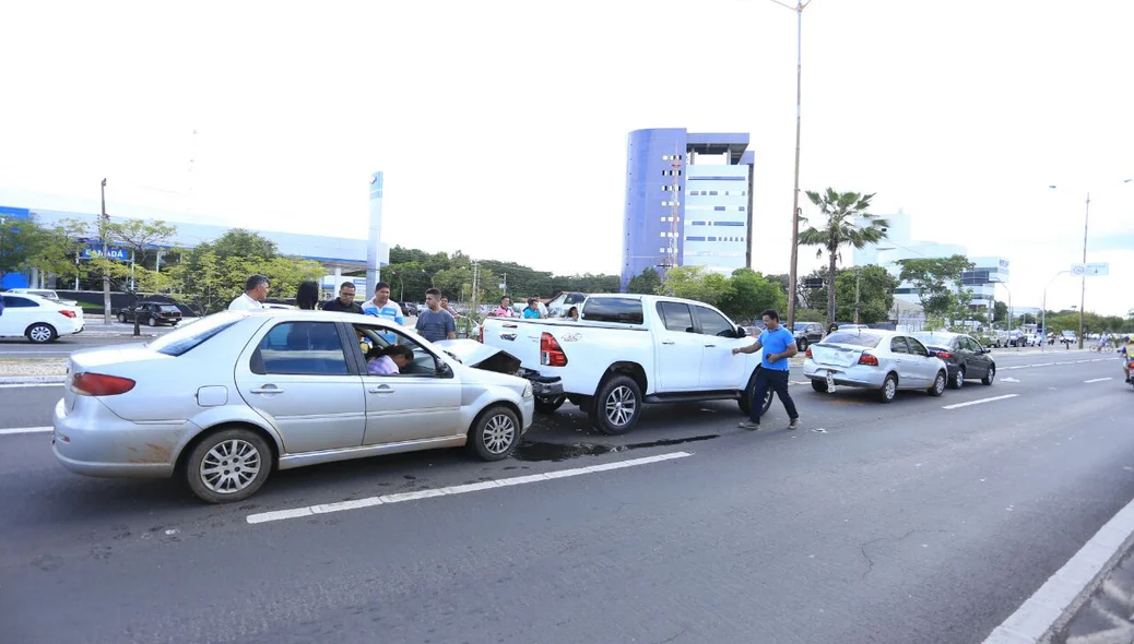 Engavetamento na Av. João XXIII