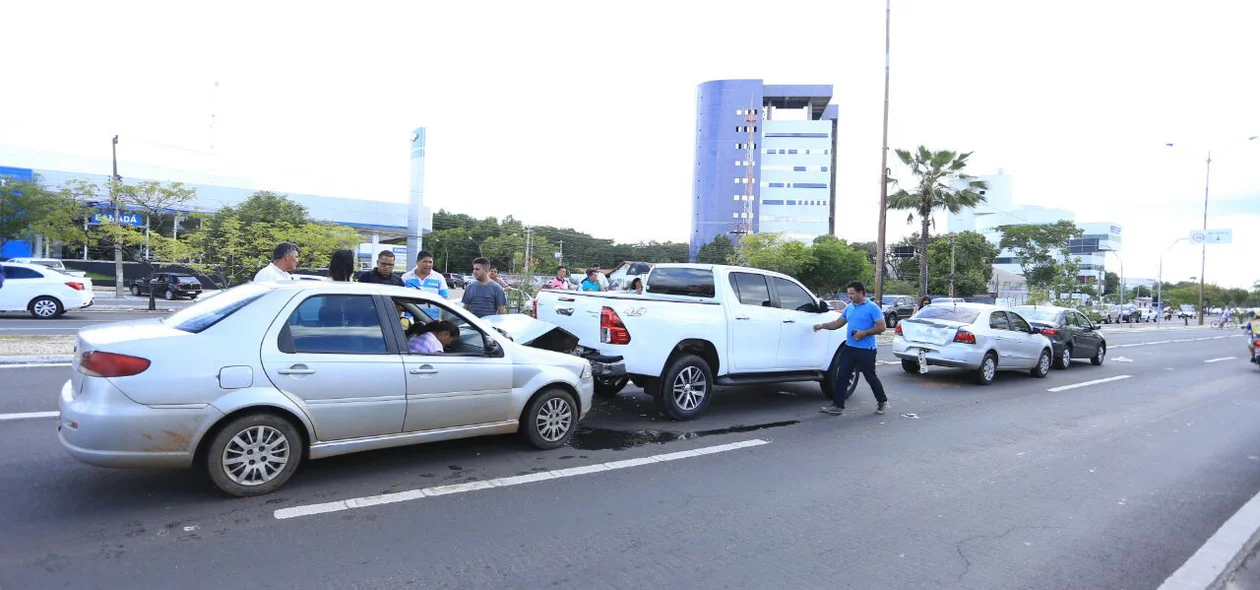 Engavetamento na Av. João XXIII
