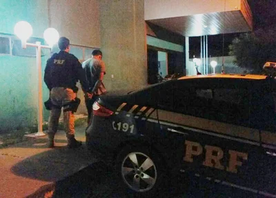 Caminhoneiro preso pela PRF na BR-343