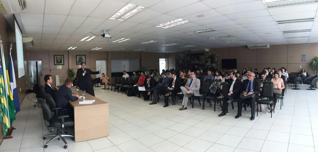 Cláudio Rêgo palestrando na AJUSPI