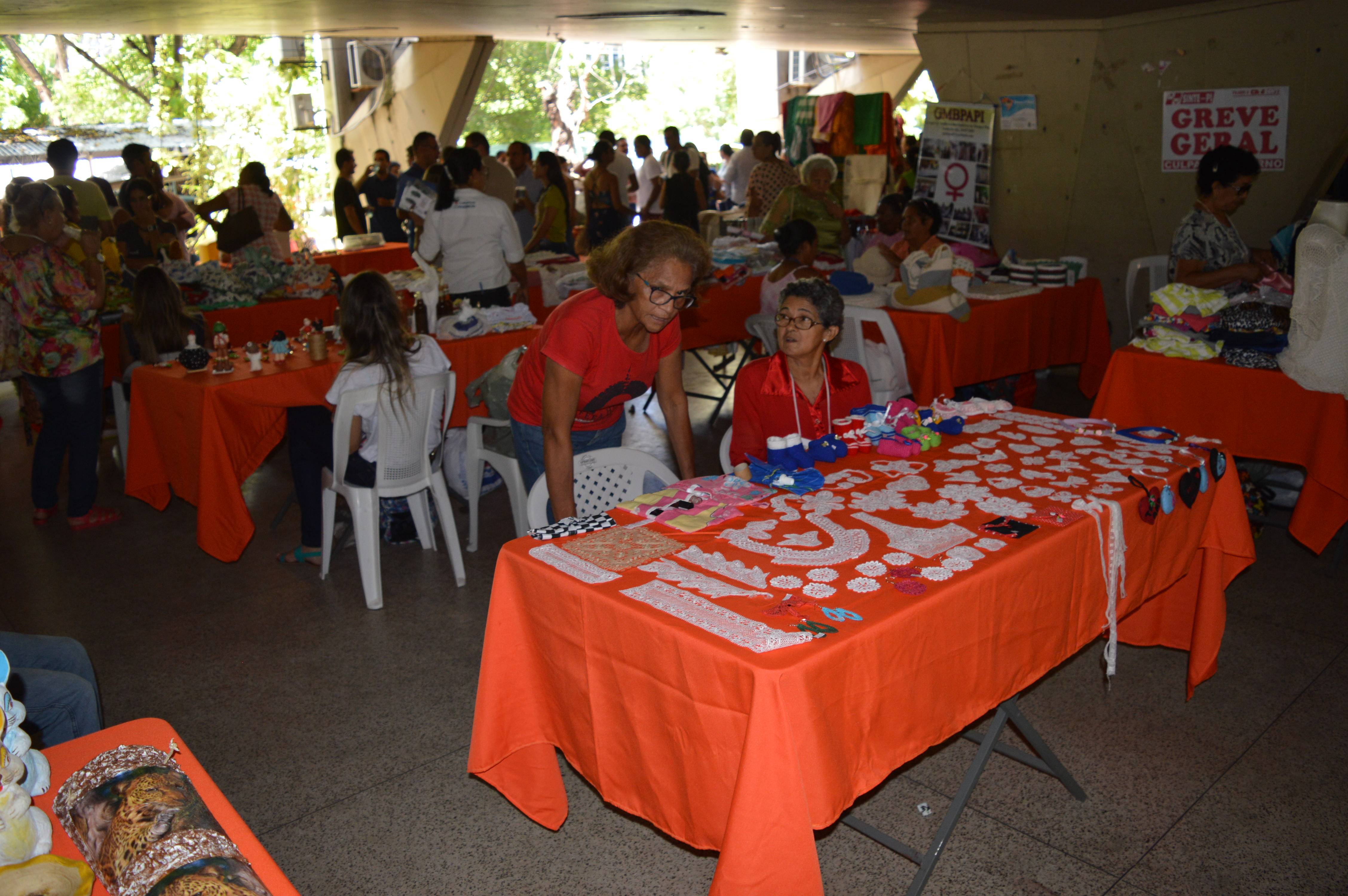 Egressos do SENAI participam da Feira da Economia 