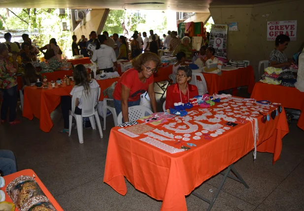 Egressos do SENAI participam da Feira da Economia 