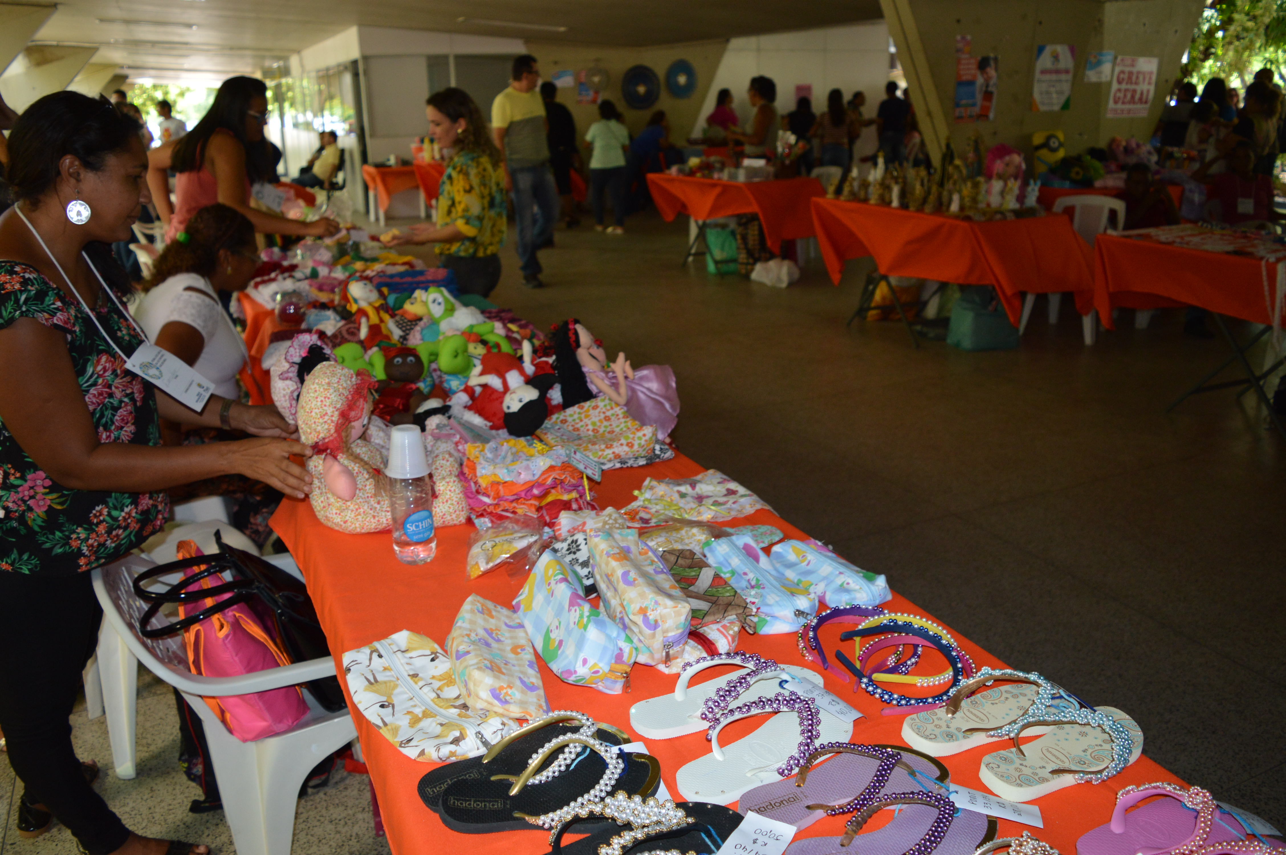 Ex-alunos apresentaram seus produtos na feira 