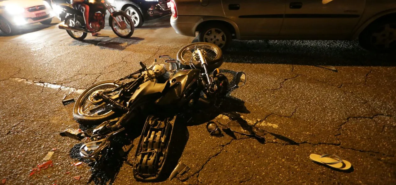 Motocicleta ficou destruída