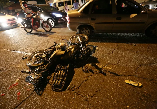 Motociclista morre atropelado por caminhão em Teresina