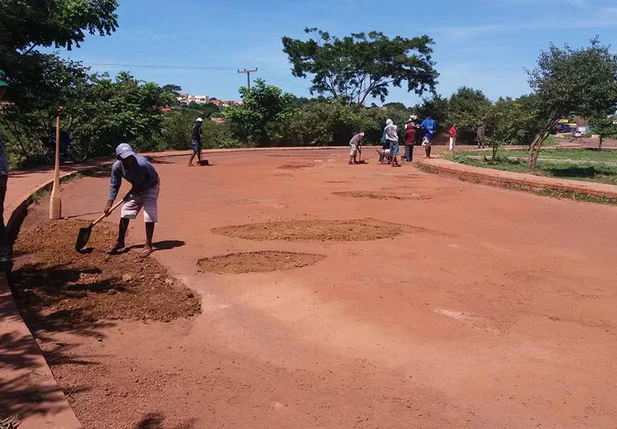 Operação tapa buraco na zona urbana de Esperantina