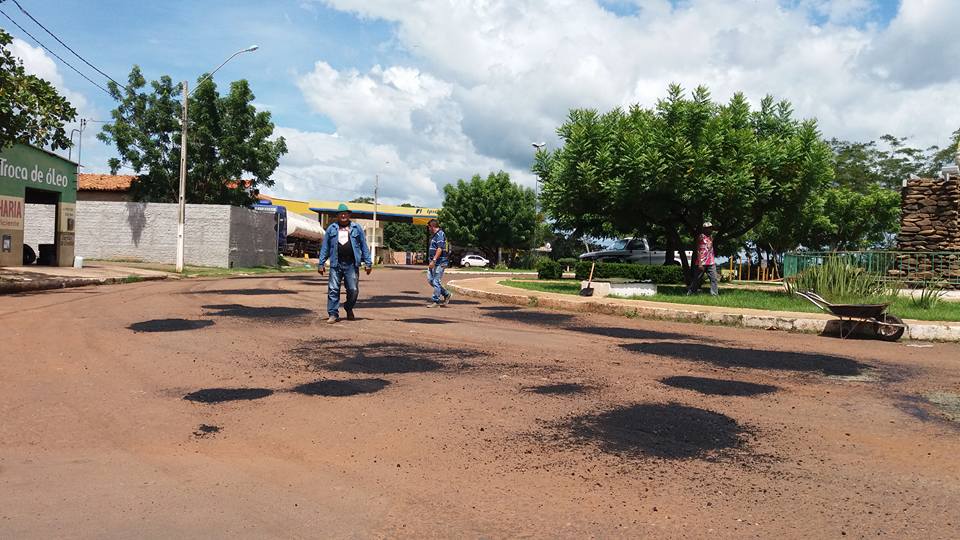 Trecho urbano da BR 222 é recuperado pela prefeitura de Esperantina