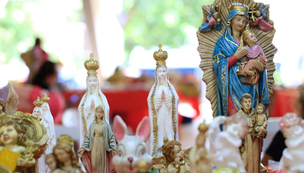 Artesanato religioso na Feira Solidária