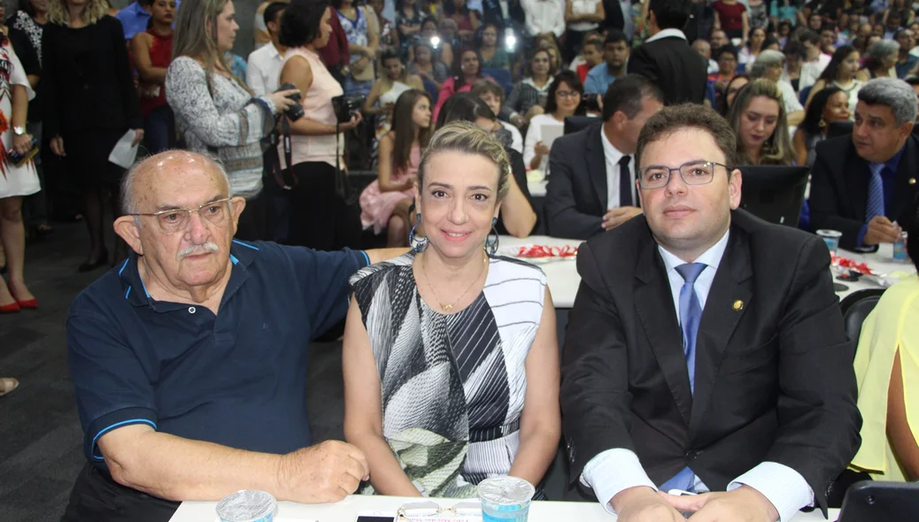 Delegada Eugênia Villa foi escolhida pelo vereador Aluísio Sampaio