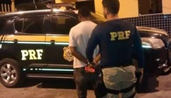 Homem preso pela PRF em Floriano