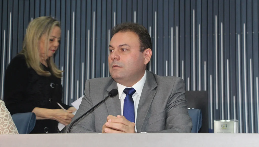 Presidente Jeová Alencar comandou a sessão solene