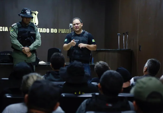 Delegado Lucy Keiko e capitão Audivan