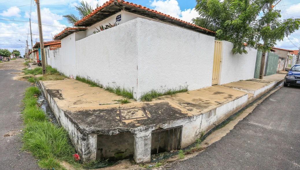 Galeria sem proteção no bairro Dirceu
