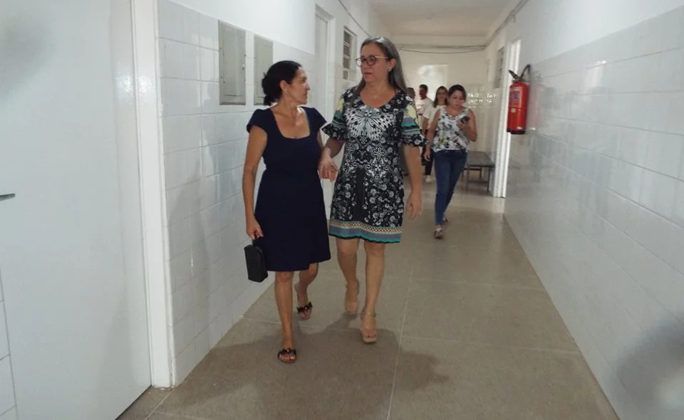 Prefeita Vilma Amorim conhecendo a nova sede da secretaria de saúde