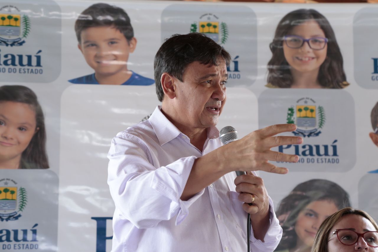 Governador Wellington Dias durante pronunciamento