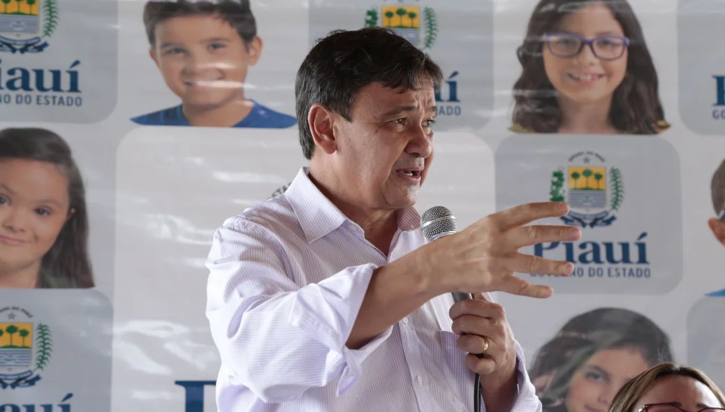 Governador Wellington Dias durante pronunciamento