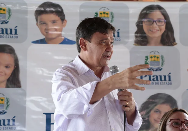 Governador Wellington Dias durante pronunciamento