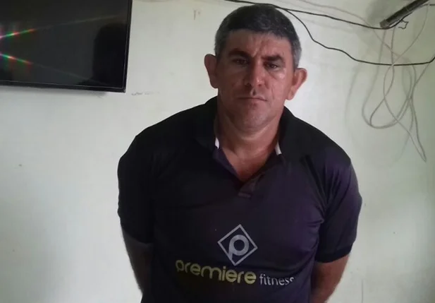 Adenilton Pereira da Silva,42 anos