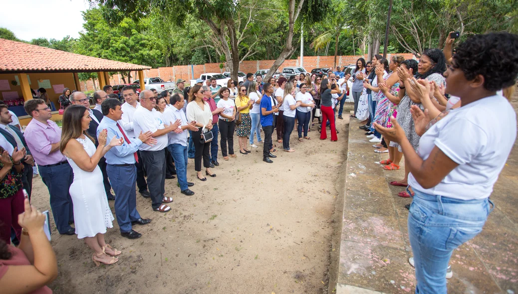 Colaboradores fazem apresentação no aniversário da Vice-governadora