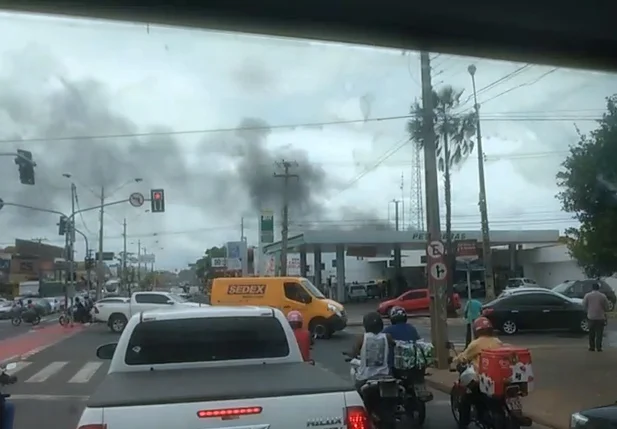 Incêndio atingiu o depósito da empresa Hot Sat 