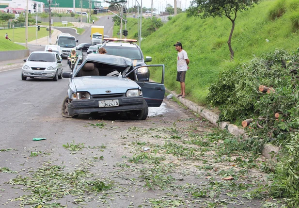 Acidente em frente ao Terminal de Integração do Bela Vista