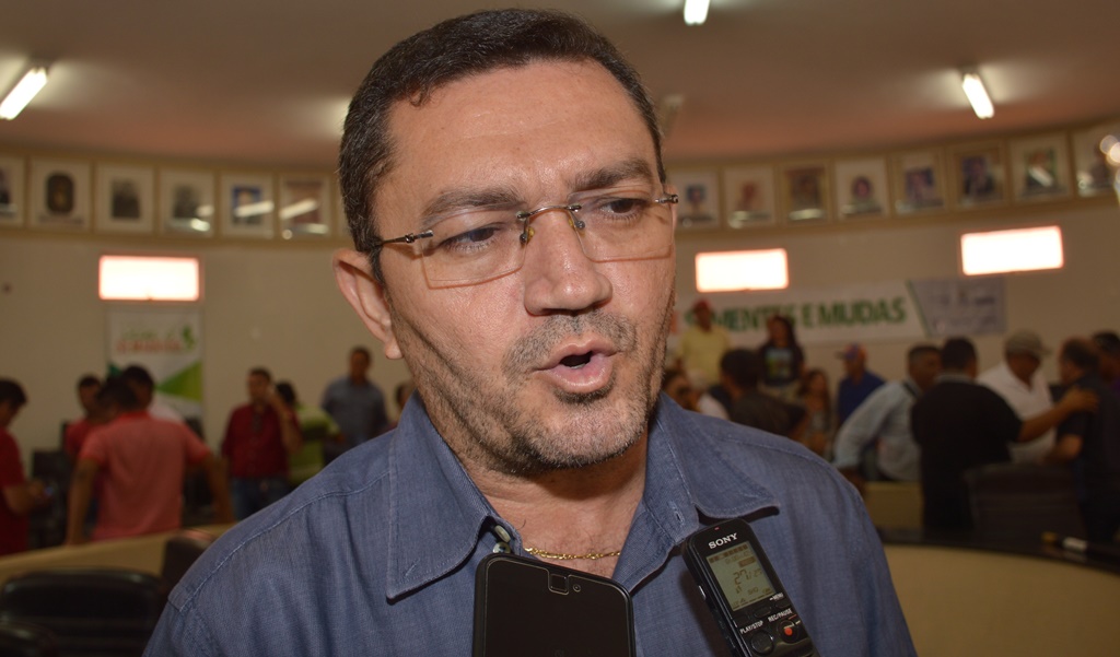 Padre Walmir contrata empresa de Floriano por R$