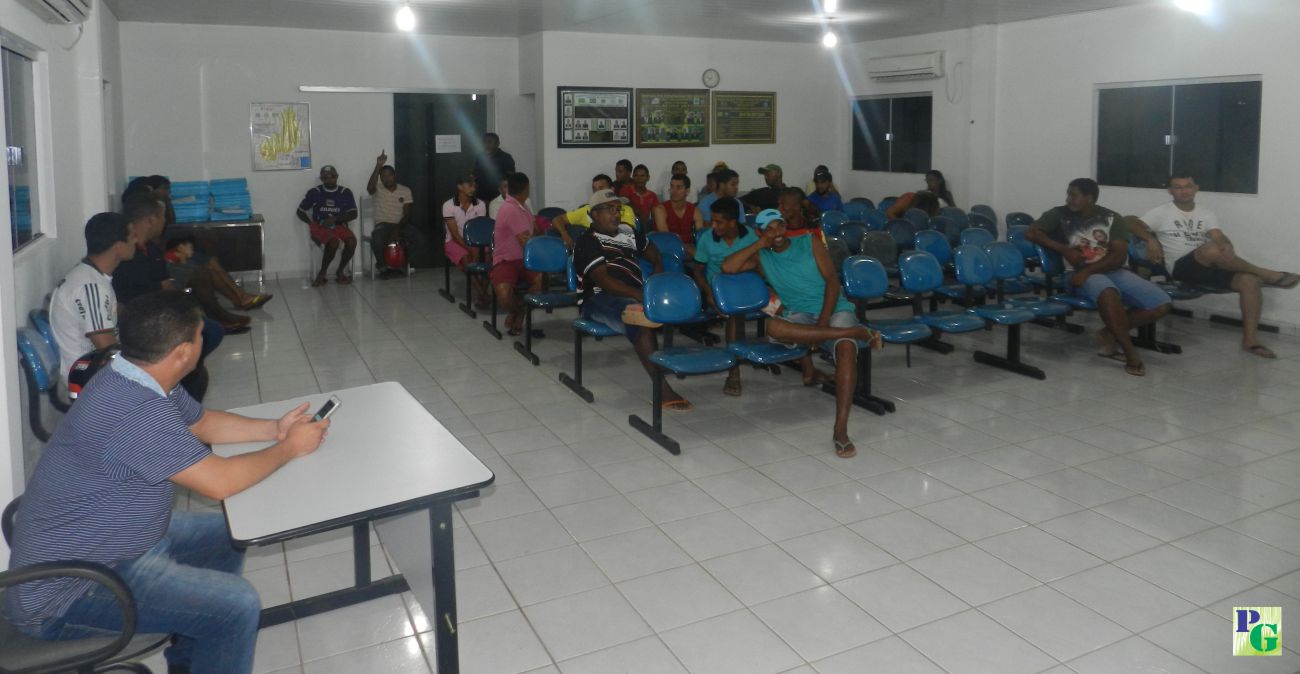 Reunião em Gilbués sobre campeonato de futebol 