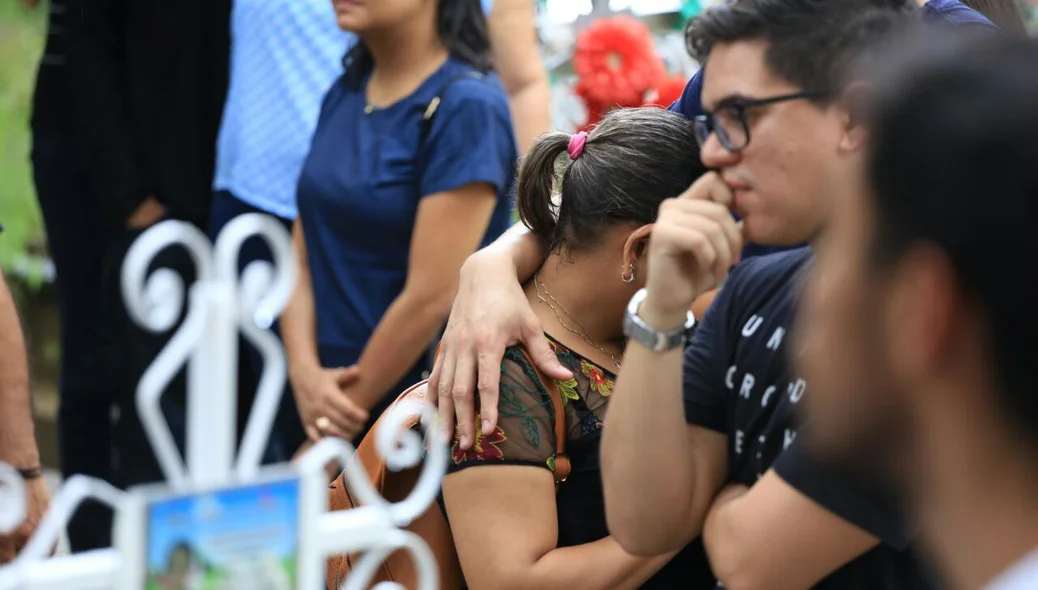 Familiares se despedem do delegado Jorginho