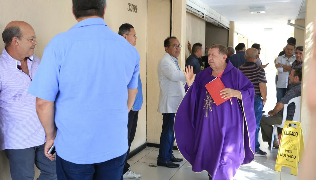 Padre João de Matos celebra missa de corpo presente