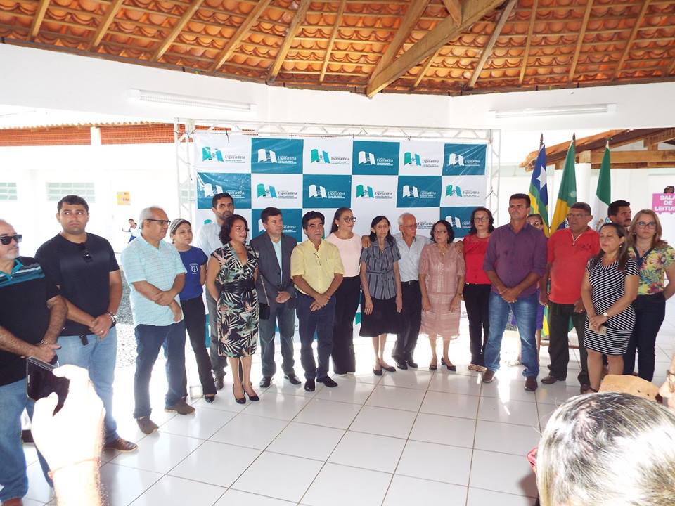 Solenidade de entrega da escola