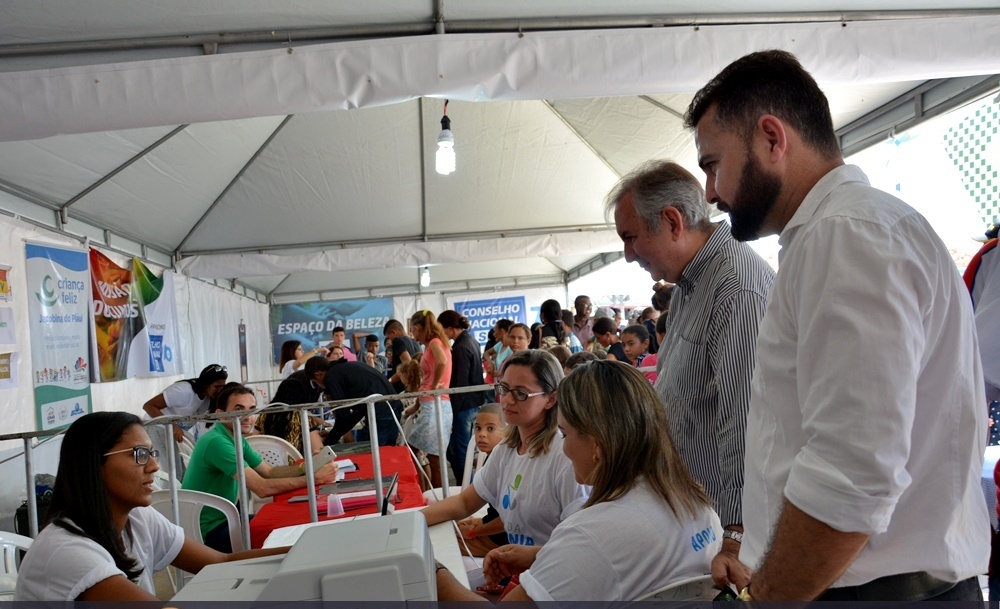 João Henrique visita Feira ad Cidadania