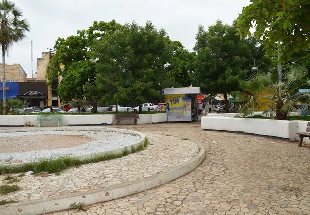 Trailers localizados na praça Félix Pacheco serão retirados