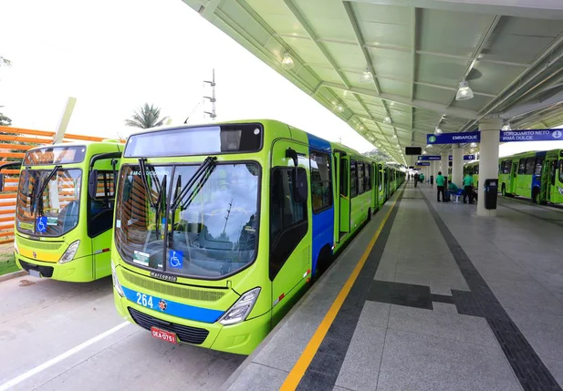 Frota de ônibus entregue pela Prefeitura de Teresina possui ar-condicionado