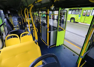 Interior dos novos ônibus entregues pela Prefeitura de Teresina