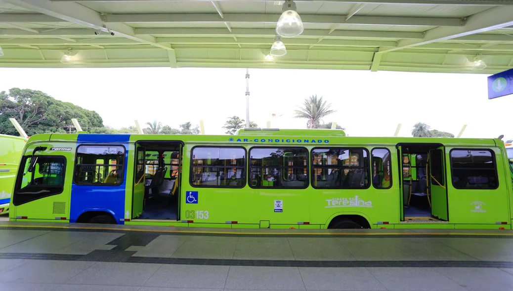 Prefeitura de Teresina entrega 30 novos ônibus